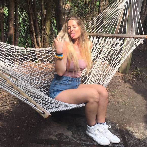 Meet your Posher, Courtney - Picture 1 of 1